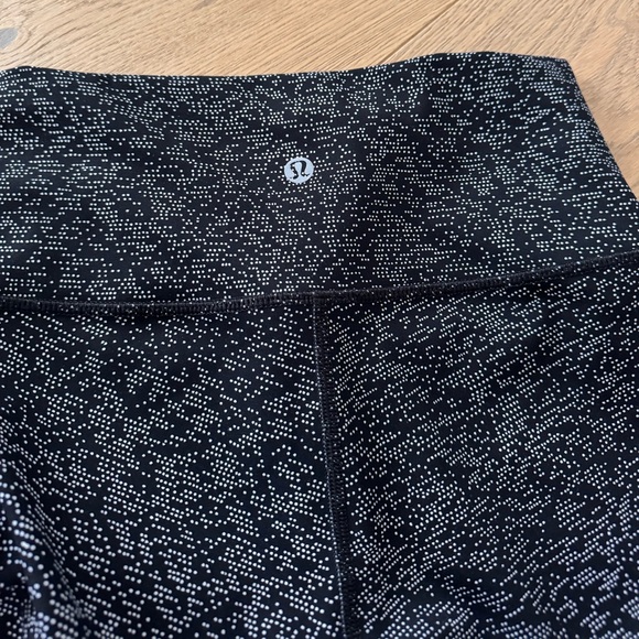 Lululemon Leggings Pant Full Length 27" size 4 black and white dotted - Picture 9 of 9